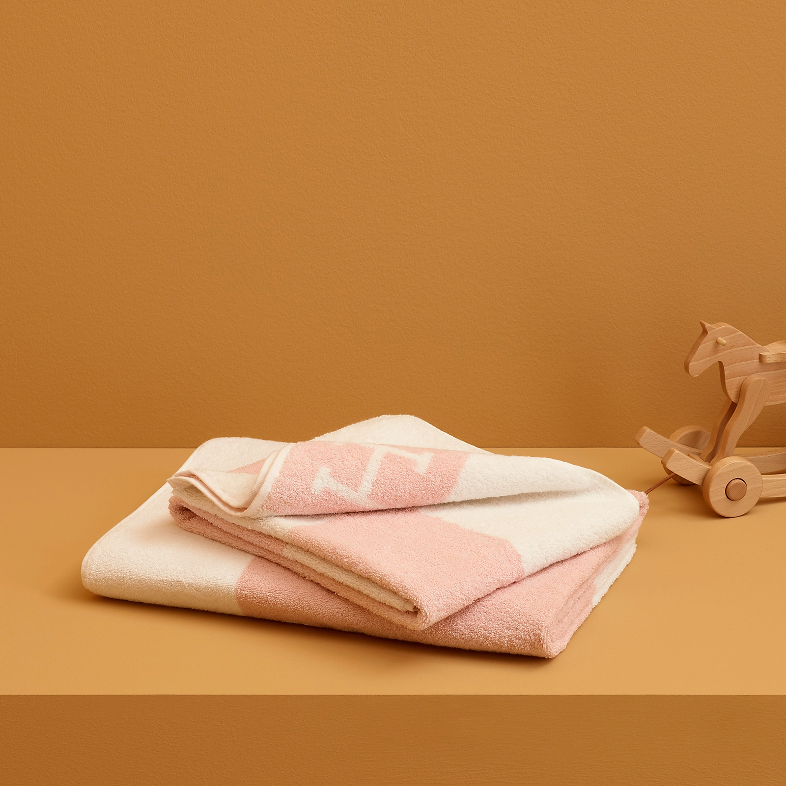 Hermes Avalon Bath Towel (2 Colors)