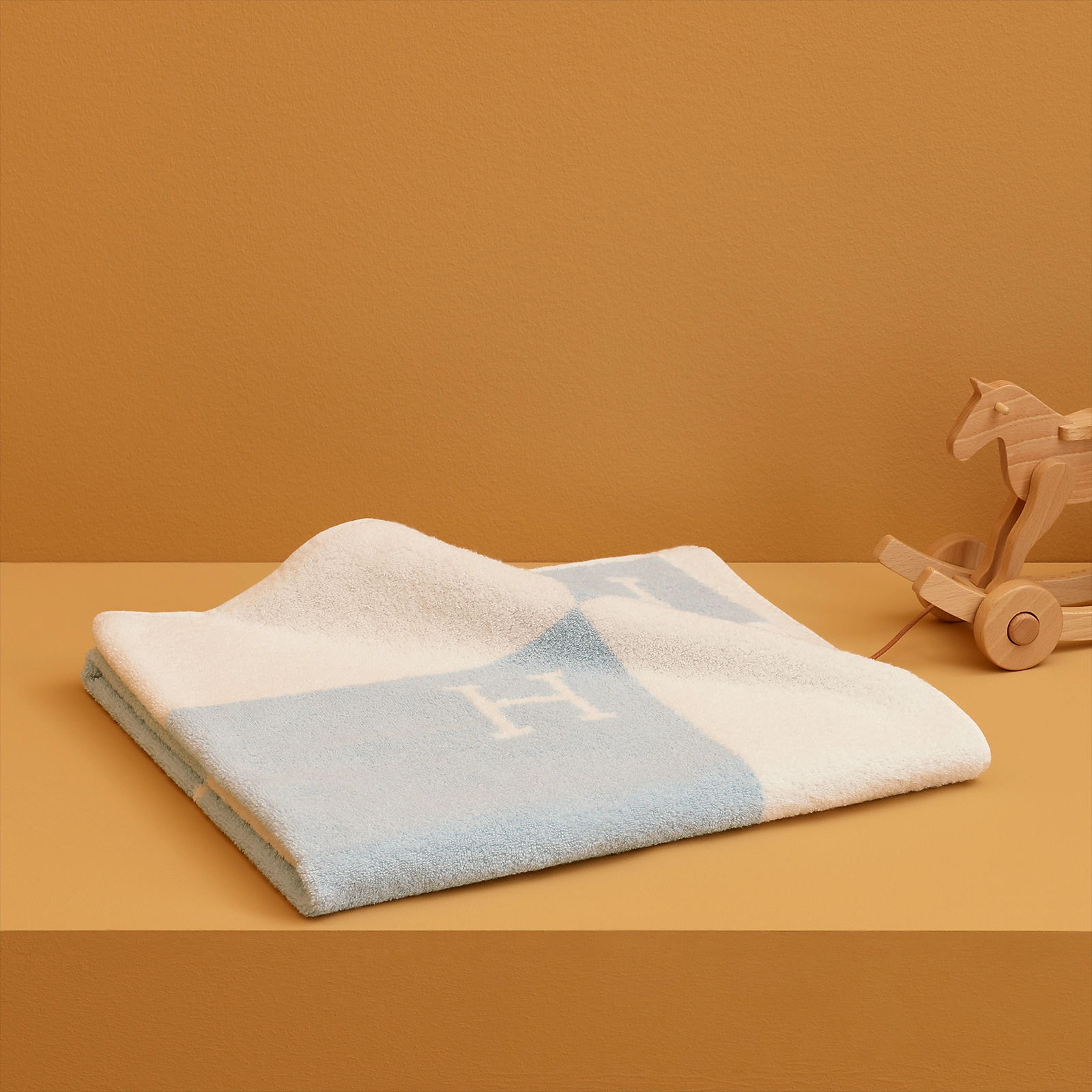 Hermes Avalon Bath Towel (2 Colors)